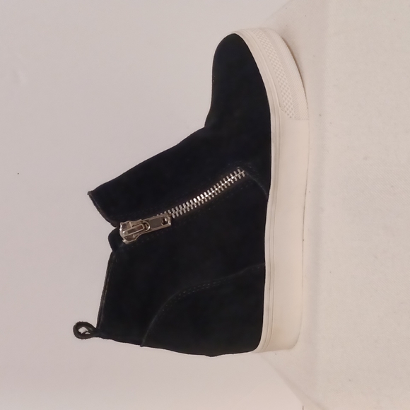 STEVE MADDEN.. Women's Black Wedge Sneakers - Picture 3 of 9